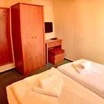 štiřínská Stodola U Prahy Hotel